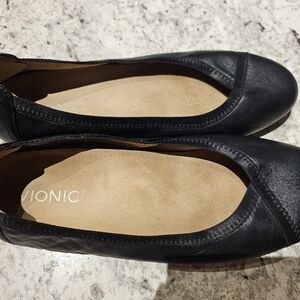 Vionic Black Flats